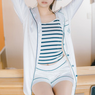 　「花岩香奈 1st写真集」先行カット