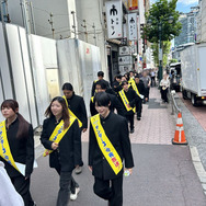 渋谷に“雷警報”発生!? アニメ『サンダー３』放送開始日に渋谷をジャック！学ラン33人が大捜索、カミナリがスペシャルネタ披露