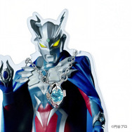 《ウルトラマンシリーズ》60周年記念 カラータイマージュエリースタンド（ウルトラマンゼロモデル）