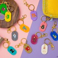 アクリルキーホルダー＜ナンバーシリーズ＞（１から１２までの全１２種）　価格：各800円（税込）
