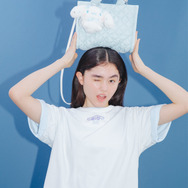 【シナモロール】ぬいぐるみチャーム付きキルティングトートバッグ