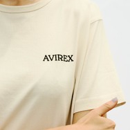「AVIREX」×「クマのプーさん」Tシャツコレクション
