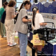 大賑わいの限定グッズ販売場所