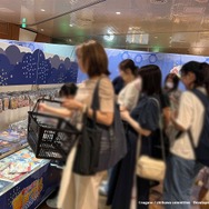 大賑わいの限定グッズ販売場所