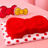 HELLO KITTY の真っ赤なリボンムース