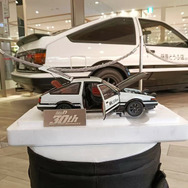 1/18スケール トヨタ スプリンター トレノ (AE86) 「頭文字D」（C）しげの秀一／講談社