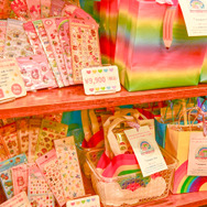 オープンを記念して、ボンボンドロップシール入り「かわいいシール福袋」を販売