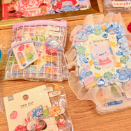 ここでしか買えないオリジナル文具や限定アイテムも充実