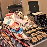 アニメ柄ネクタイの種類は40種類以上！ 「スーツのはるやま」ブース 【コミケ90】