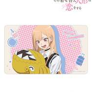 TVアニメ『その着せ替え人形は恋をする』Season 2　「描き下ろし 喜多川 海夢 クレーンゲームver. マルチデスクマット」