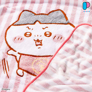 「ちいかわ」BIGサイズのブランケットが10月中旬よりプライズ展開！お菓子作りイラストや、斧を持って飛び掛かる金太郎デザインの2種