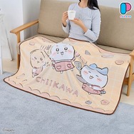 「ちいかわ」BIGサイズのブランケットが10月中旬よりプライズ展開！お菓子作りイラストや、斧を持って飛び掛かる金太郎デザインの2種