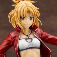 フィギュア「“赤”のセイバー」12,000円+税(C)東出祐一郎・TYPE-MOON / FAPC