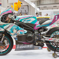 東京国際アニメフェアに初音ミク電動バイク TT零13 登場 画像