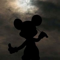 ミッキーと金環日食が競演　東京ディズニーランドでも日食観測 画像