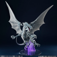 「ART WORKS MONSTERS『遊☆戯☆王デュエルモンスターズ』青眼の白龍」18,144円（税込）(C)高橋和希 スタジオ・ダイス／集英社・テレビ東京・NAS