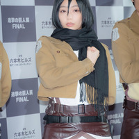 宇垣美里、「進撃の巨人」ミカサのコスプレ姿披露！ ミニ巨人を駆逐する一幕も【写真42枚】