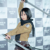 宇垣美里、「進撃の巨人」ミカサのコスプレ姿披露！ ミニ巨人を駆逐する一幕も【写真42枚】