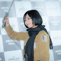 宇垣美里、「進撃の巨人」ミカサのコスプレ姿披露！ ミニ巨人を駆逐する一幕も【写真42枚】