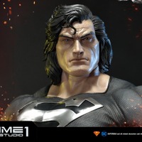 「ミュージアムマスターライン スーパーマン（コミック） スーパーマン　ブラックVer 」110,900円（税別）SUPERMAN and all related characters and elements （C） & TM DC Comics. （s19）