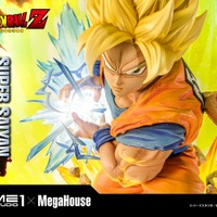 「メガプレミアムマスターライン ドラゴンボールZ 孫悟空（超サイヤ人）」通常版127,000円（税別）DX版155,000円（税別）（C）バードスタジオ／集英社・東映アニメーション（C）バードスタジオ／集英社・東映アニメーション