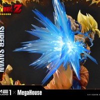 「メガプレミアムマスターライン ドラゴンボールZ 孫悟空（超サイヤ人）」通常版127,000円（税別）DX版155,000円（税別）（C）バードスタジオ／集英社・東映アニメーション（C）バードスタジオ／集英社・東映アニメーション