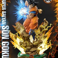 「メガプレミアムマスターライン ドラゴンボールZ 孫悟空（超サイヤ人）」通常版127,000円（税別）DX版155,000円（税別）（C）バードスタジオ／集英社・東映アニメーション（C）バードスタジオ／集英社・東映アニメーション