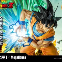 「メガプレミアムマスターライン ドラゴンボールZ 孫悟空（超サイヤ人）」通常版127,000円（税別）DX版155,000円（税別）（C）バードスタジオ／集英社・東映アニメーション（C）バードスタジオ／集英社・東映アニメーション