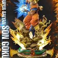 「メガプレミアムマスターライン ドラゴンボールZ 孫悟空（超サイヤ人）」通常版127,000円（税別）DX版155,000円（税別）（C）バードスタジオ／集英社・東映アニメーション（C）バードスタジオ／集英社・東映アニメーション