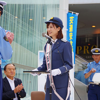 『青春ブタ野郎はゆめみる少女の夢を見ない』桜島麻衣役・瀬戸麻沙美 一日警察署長委嘱式（C）2018 鴨志田 一／ＫＡＤＯＫＡＷＡ アスキー・メディアワークス／青ブタ Project