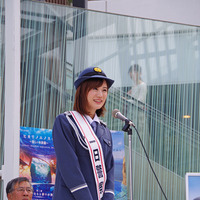 『青春ブタ野郎はゆめみる少女の夢を見ない』桜島麻衣役・瀬戸麻沙美 一日警察署長委嘱式（C）2018 鴨志田 一／ＫＡＤＯＫＡＷＡ アスキー・メディアワークス／青ブタ Project