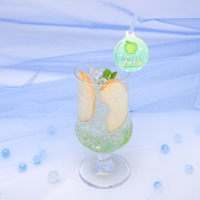 「天気の子カフェ」ゆめここち　青りんごソーダ　790円（C）2019「天気の子」製作委員会