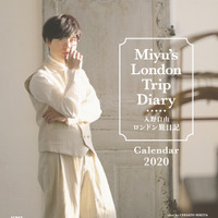 「入野自由のロンドン旅日記カレンダー2020」卓上カレンダー 1,800円（税別）shot by CHISATO HIKITA　（C）MIYU irino 2018-2019 　（C）KIKI by VOICENewtype