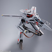 「DX超合金　劇場版VF-1S バルキリー（一条輝機）」19,800円（税込）（C）1984 BIGWEST