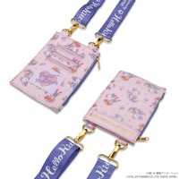 「ふたりはプリキュア×ハローキティ 総柄シリーズ」マルチポーチ：4840円（C）ABC-A・東映アニメーション （C）1976, 2019 SANRIO CO., LTD. TOKYO,JAPAN