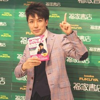 書籍出版イベントに登場した著者のTAKAHIRO