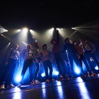 「THE REAL AKIBA BOYZ ONEMAN LIVE-SUPER FRESH BAND LIVE-」ステージの様子　写真/AYATO.