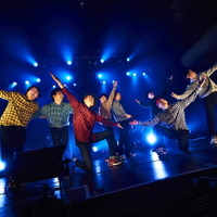 「THE REAL AKIBA BOYZ ONEMAN LIVE-SUPER FRESH BAND LIVE-」ステージの様子　写真/AYATO.