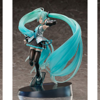 「初音ミク・クロニクル 1/7スケールフィギュア」22,000円（税込）Art by Rella（C）Crypton Future Media,INC.