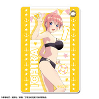 「映画『五等分の花嫁』 レザーパスケース 水着Ver.」1,408円（税込）（C）春場ねぎ・講談社／「五等分の花嫁」製作委員会（C）春場ねぎ・講談社／映画「五等分の花嫁」製作委員会