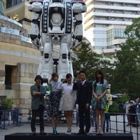 『THE NEXT GENERATION パトレイバー』東京国際映画祭デッキアップ(c)2014 HEADGEAR/「THE NEXT GENERATION -PATLABOR-」製作委員会