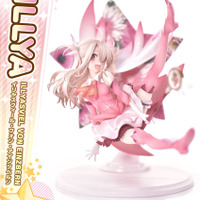 「PRISMA WING Fate/kaleid liner プリズマ☆イリヤ イリヤスフィール・フォン・アインツベルン 1/7スケール フィギュア」（C）2014 ひろやまひろし・TYPE-MOON/KADOKAWA 角川書店刊/「プリズマ☆イリヤ ツヴァイ！」製作委員会（C）2015 ひろやまひろし・TYPE-MOON/KADOKAWA/「プリズマ☆イリヤ ツヴァイ ヘルツ！」製作委員会