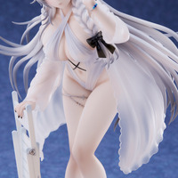 「『アズールレーン』ハーマイオニー ピュアホワイトホリデーVer.」22,000円（税込）（C）2017 Manjuu Co.,Ltd. & Yongshi Co.,Ltd. All Rights Reserved.（C）2017 Yostar, Inc. All Rights Reserved.