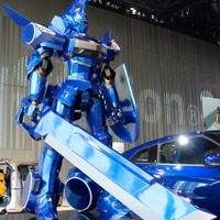 「超速変形ジャイロゼッター」横浜・日産グローバル本社に登場　GT-R がロボットに変身 画像