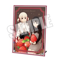 「TVアニメ『リコリス・リコイル』おかしのいえ～Sweets Style～ in 新宿マルイメン」アクリルプレート＜Cake Style＞（C）Spider Lily／アニプレックス･ABCアニメーション･BS11