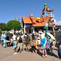 子どもが歓声「グーフィーのペイント＆プレイハウス」　東京ディズニーランド・新アトラクションオープン 画像