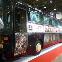 キャラホビ2012  「TIGER & BUNNY」宣伝バスも登場　バンダイナムコが新作ゲーム多数展示 画像