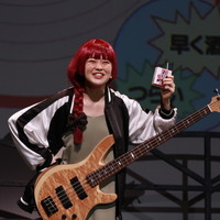 舞台「LIVE STAGE『ぼっち・ざ・ろっく！』」より公式写真（C）はまじあき／芳文社・アニプレックス（C）LIVE STAGE「ぼっち・ざ・ろっく！」製作委員会