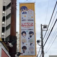 「ココス×わんぱく！刀剣乱舞 ココに集まれ！みんなでもぐもぐキャンペーン」中野店の様子（C）2015 EXNOA LLC/NITRO PLUS