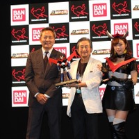 「グレートマジンガー」がDX超合金魂　永井豪と篠崎愛が登場@東京おもちゃショー2015